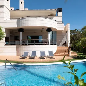 https://beachside-villa-in-puerto-marina-benalmadena.hotelsinnerja.org